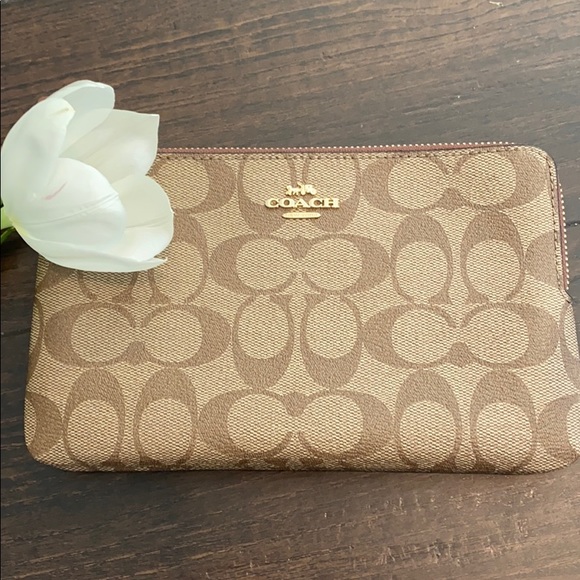 Coach Wristlet - Picture 2 of 8